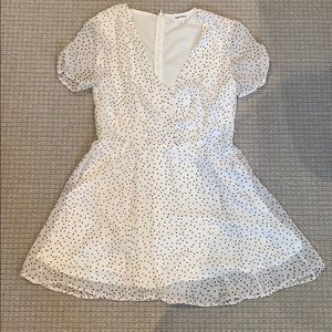 Super down white polka dot dress